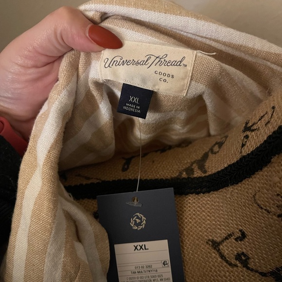 ✨HP✨ 💚💚💚NWT Universal Thread top - Picture 2 of 2